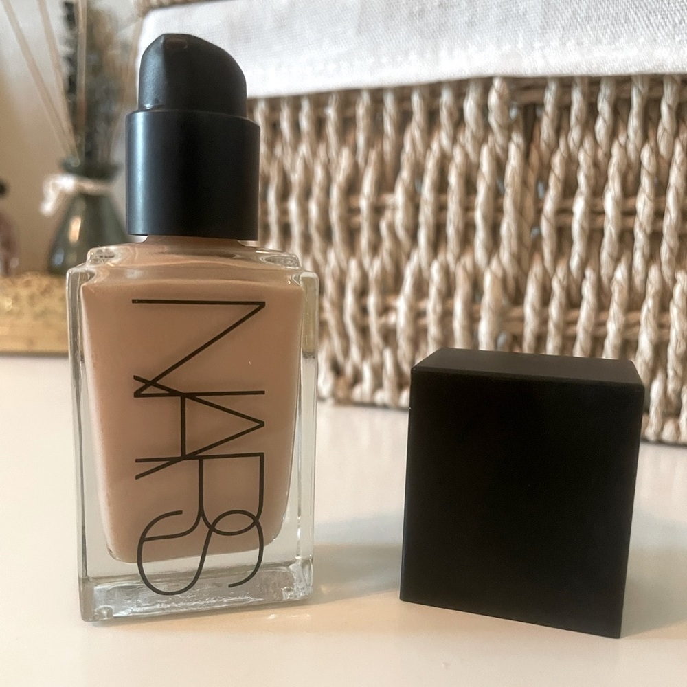 NARS Light Reflecting Foundation